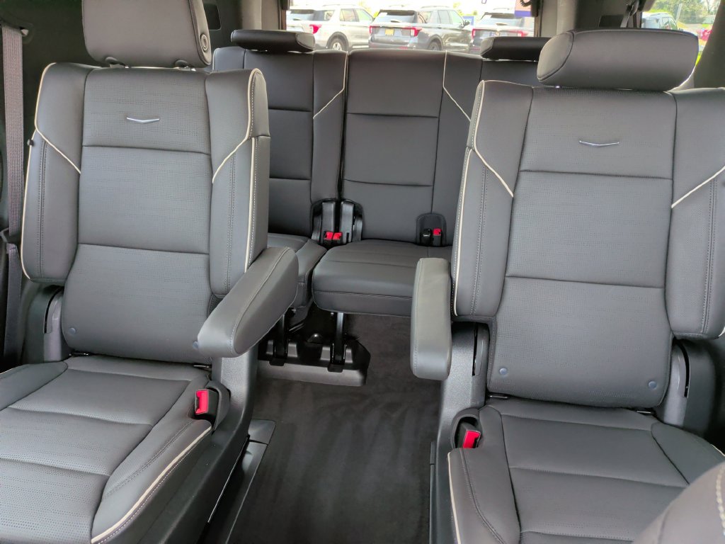 Used 2023 Cadillac Escalade Premium Luxury w/ Performance Package AWD/4WD image 8