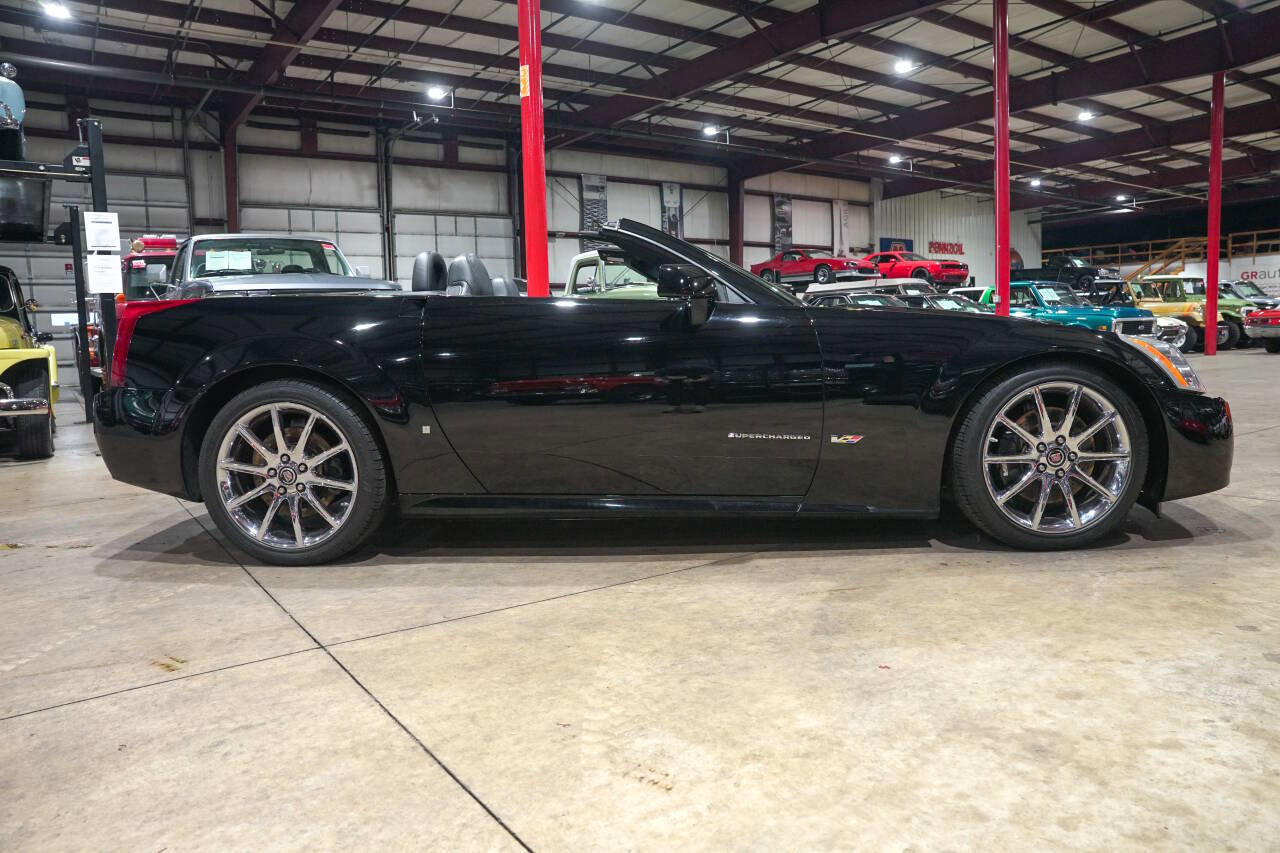Used 2008 Cadillac XLR V RWD image 10
