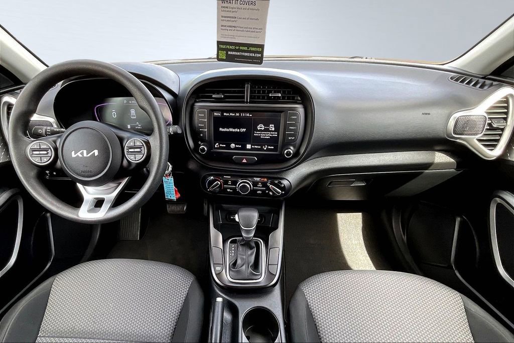 Used 2025 Kia Soul LX w/ LX Technology Package FWD image 8