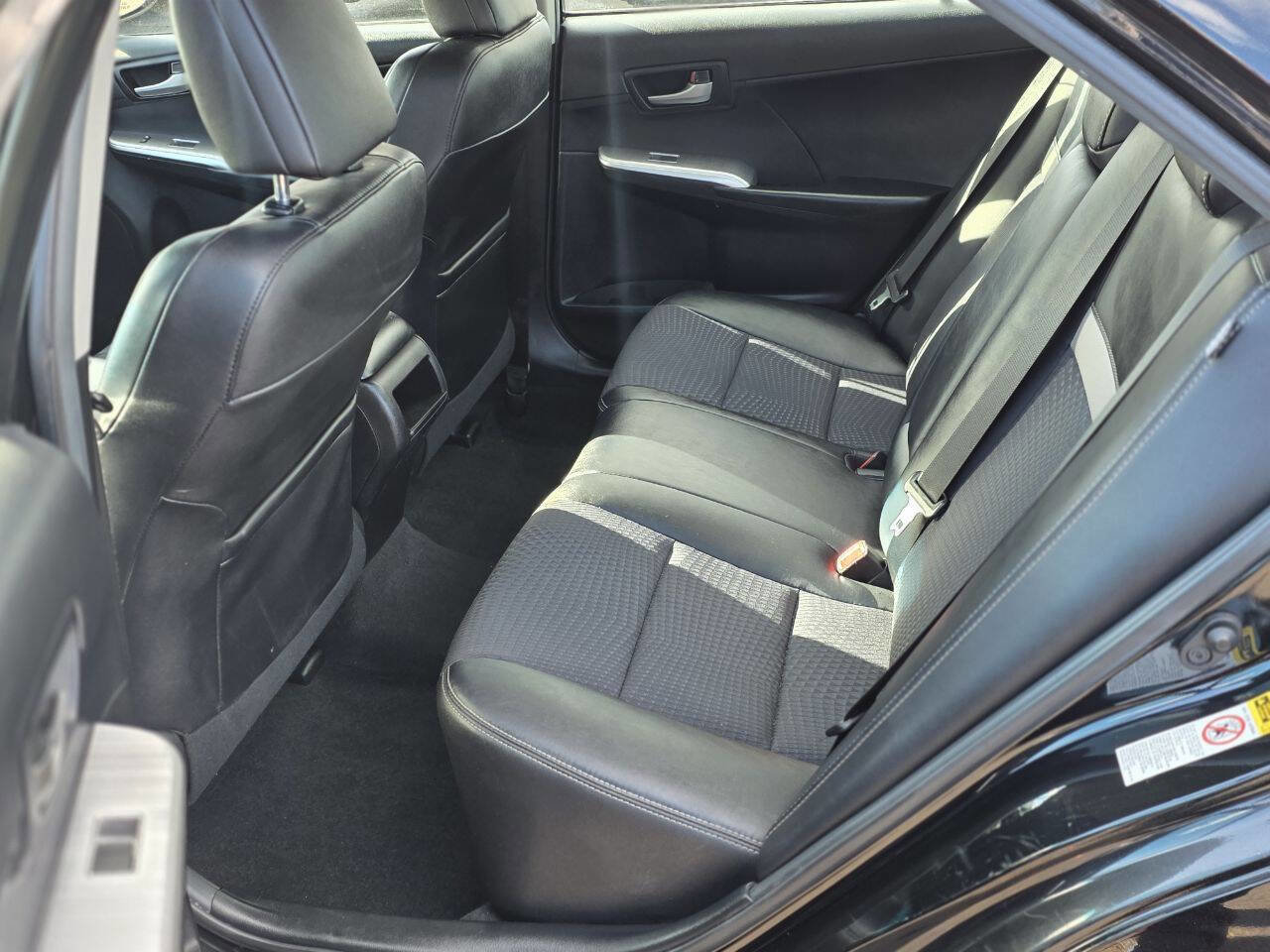 Used 2014 Toyota Camry SE image 12