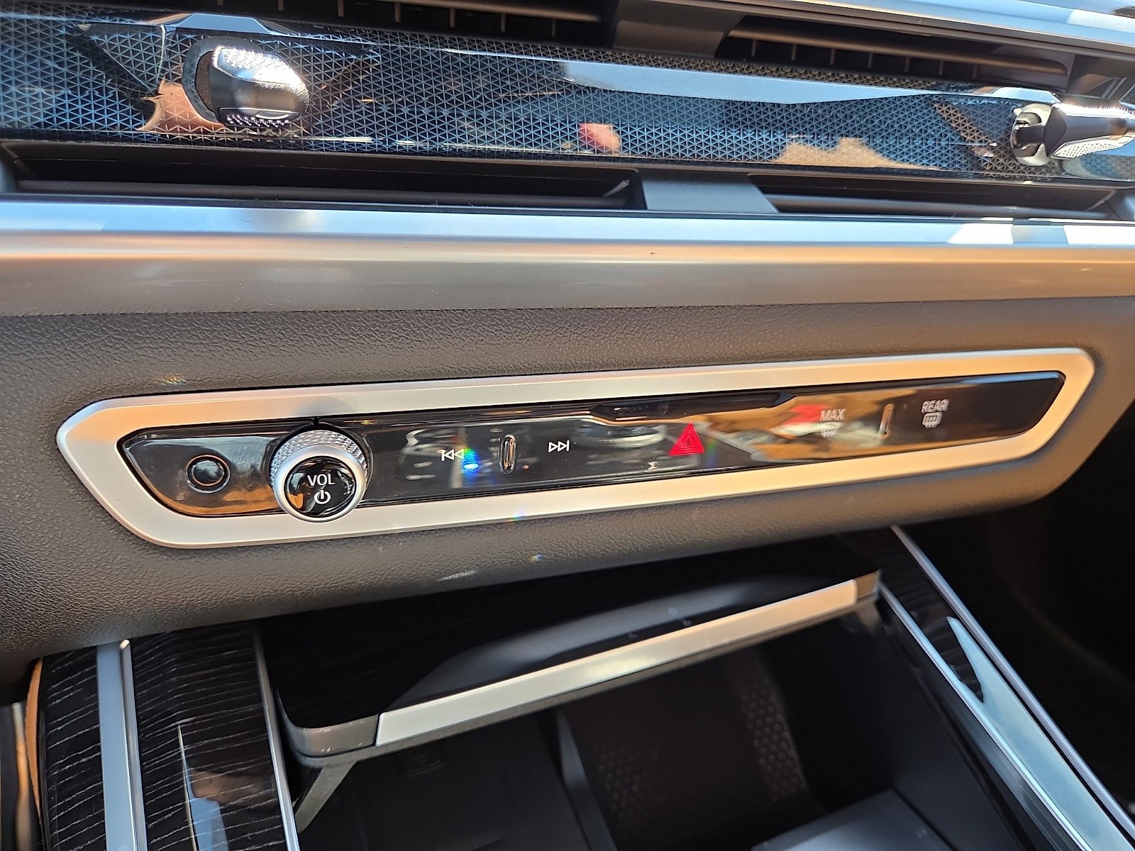 Used 2026 BMW X7 xDrive40i w/ M Sport Package AWD/4WD image 17