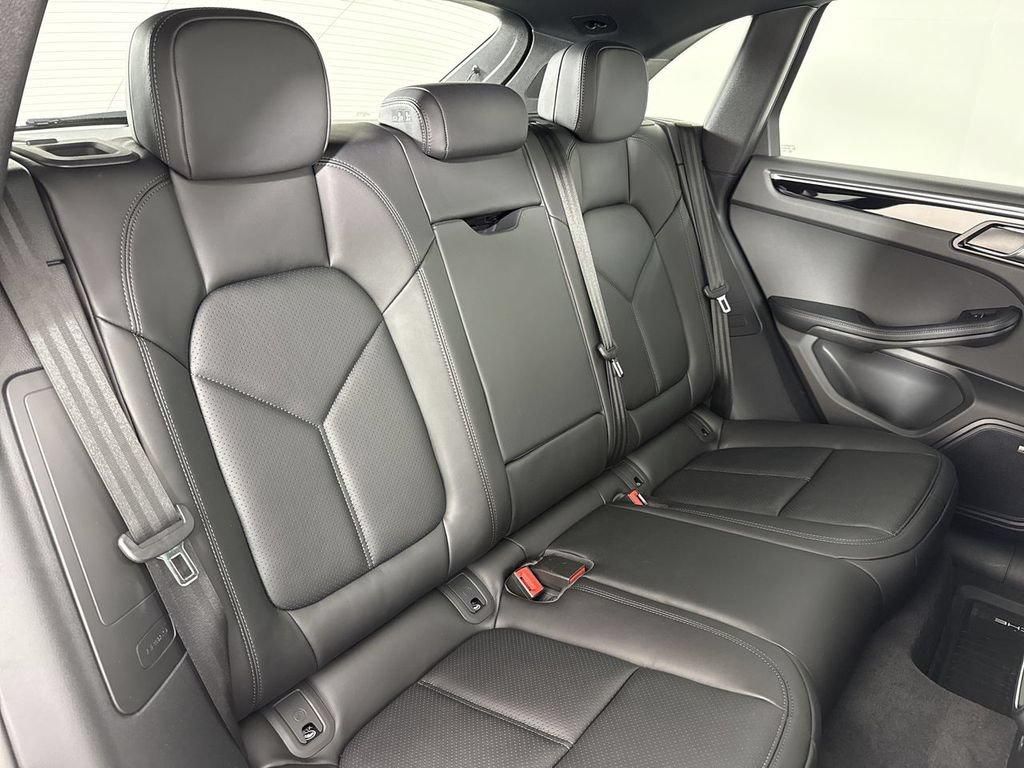 New 2026 Porsche Macan AWD/4WD image 22