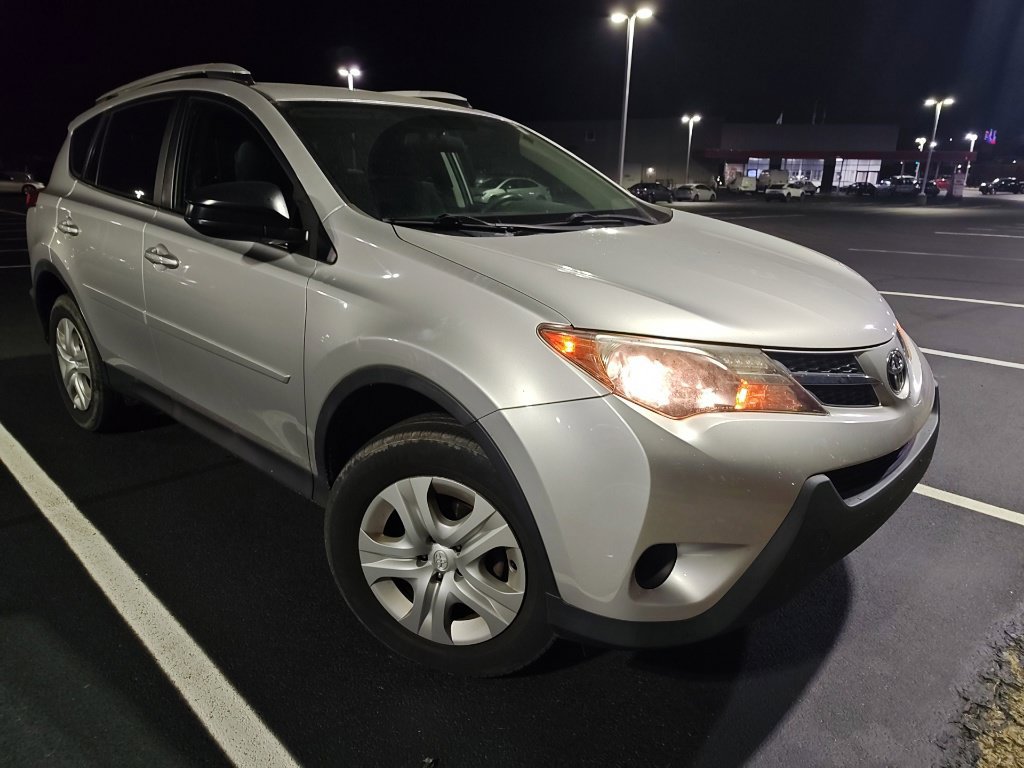 Used 2015 Toyota RAV4 LE AWD/4WD image 3