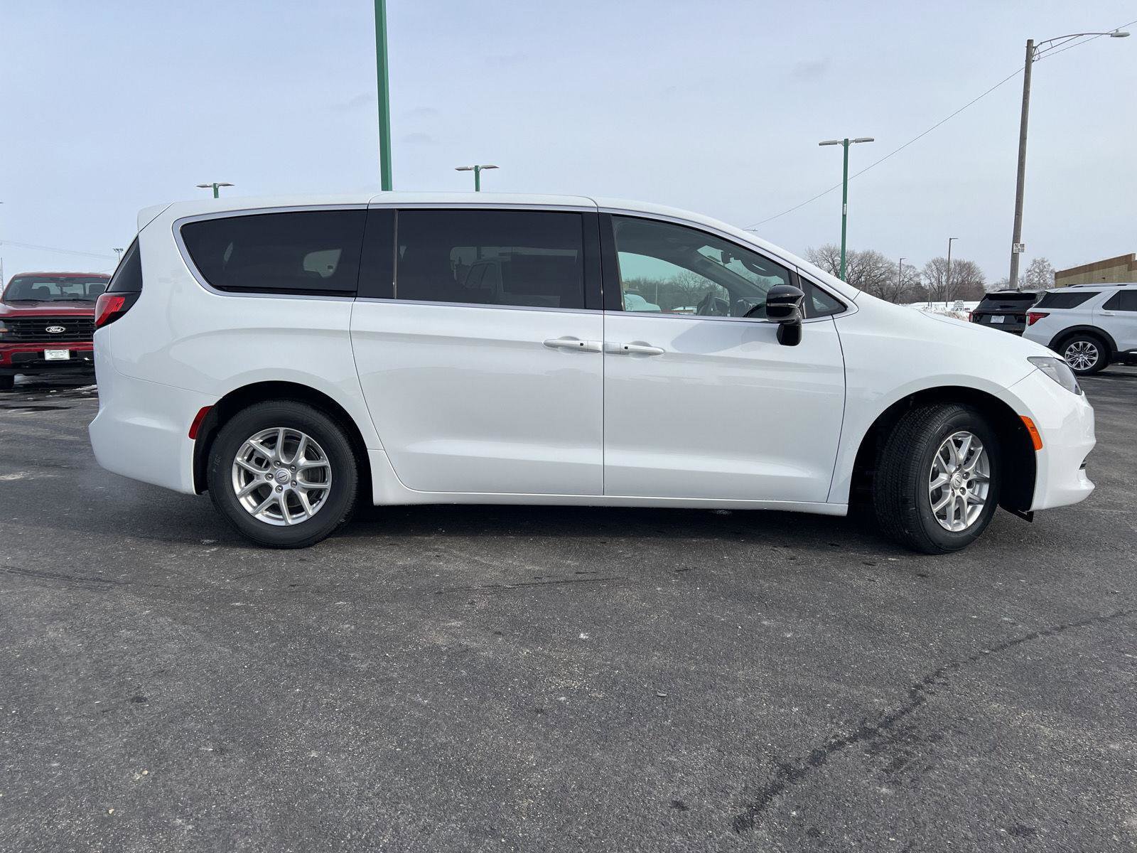 New 2026 Chrysler Voyager LX image 3