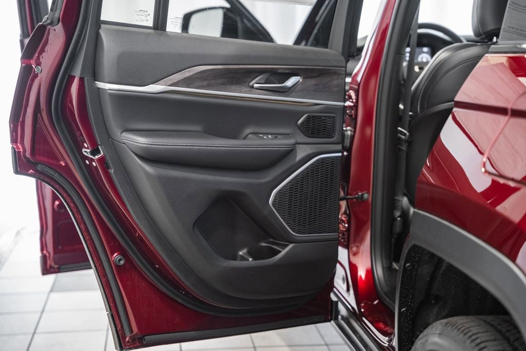 New 2026 Jeep Grand Cherokee Limited AWD/4WD image 38