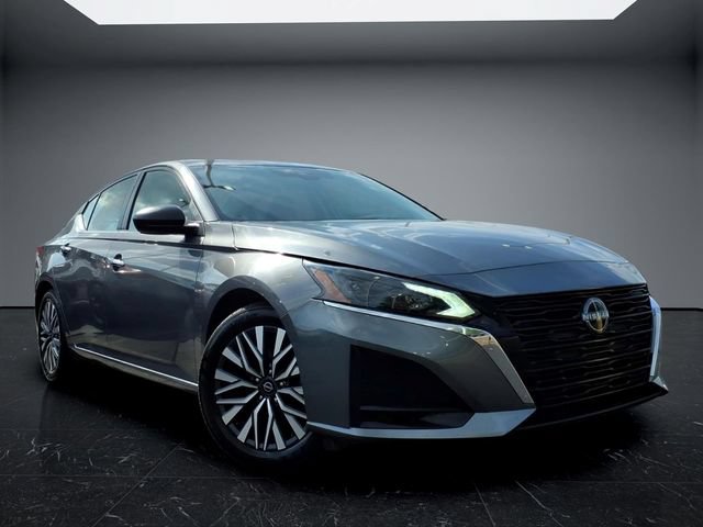 Used 2024 Nissan Altima 2.5 SV