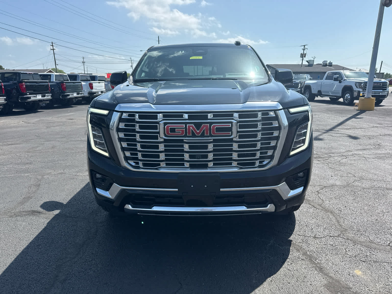 Used 2025 GMC Yukon Denali AWD/4WD image 8