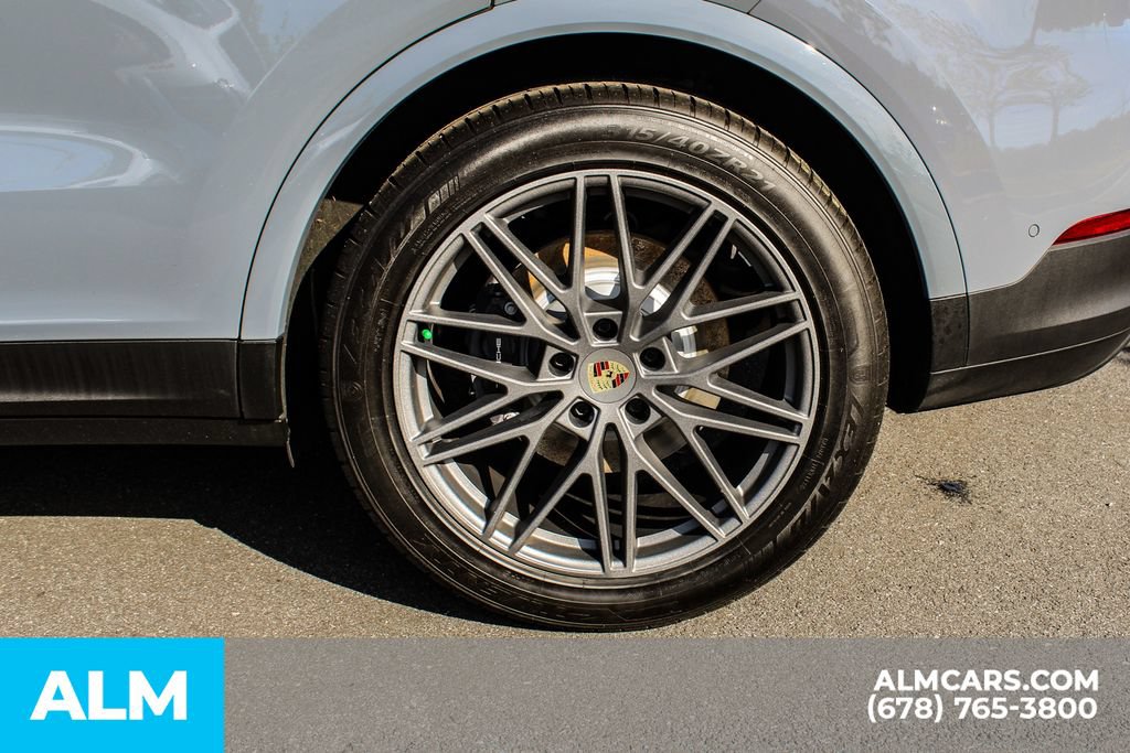 Used 2024 Porsche Cayenne AWD/4WD image 14
