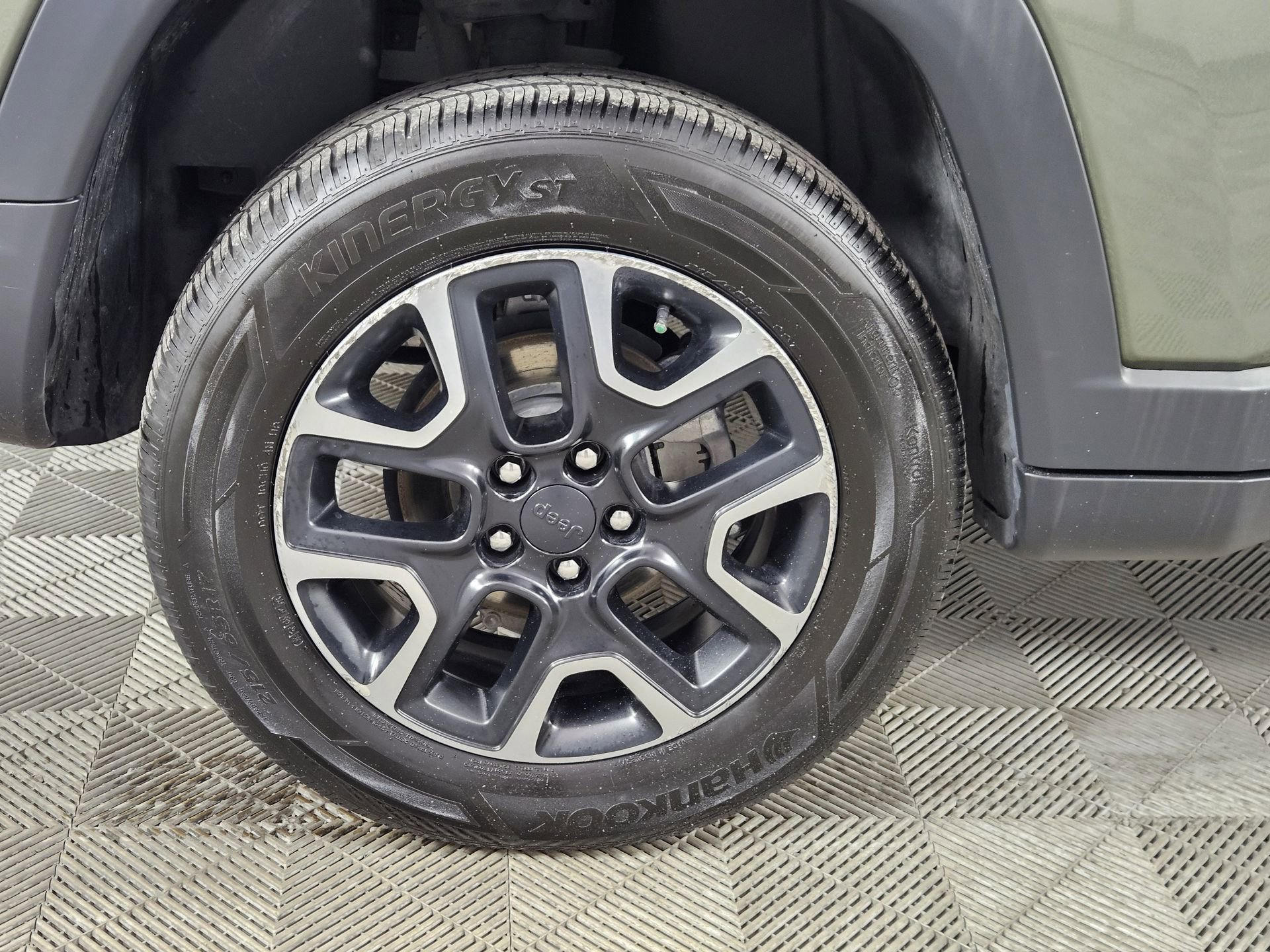 Used 2019 Jeep Compass Trailhawk w/ Cold Weather Group image 10