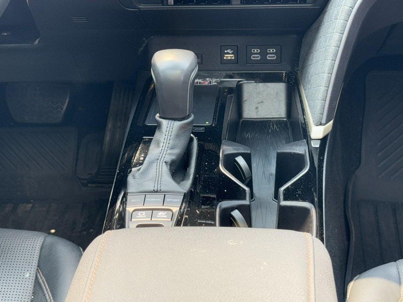 Used 2025 Toyota Camry XLE FWD image 14