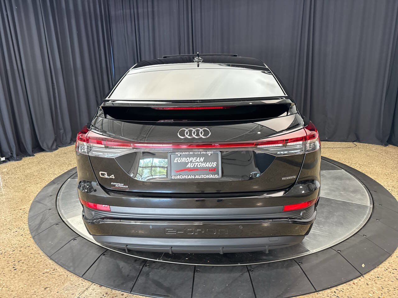 Used 2024 Audi Q4 e-tron Premium w/ Convenience Package image 8