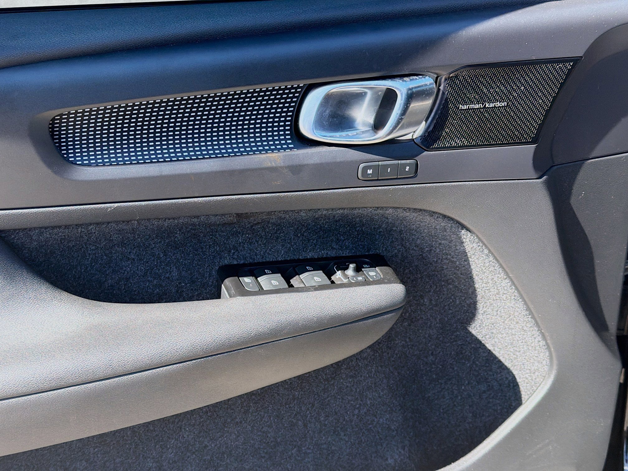 Used 2022 Volvo XC40 T5 R-Design w/ Advanced Package image 17