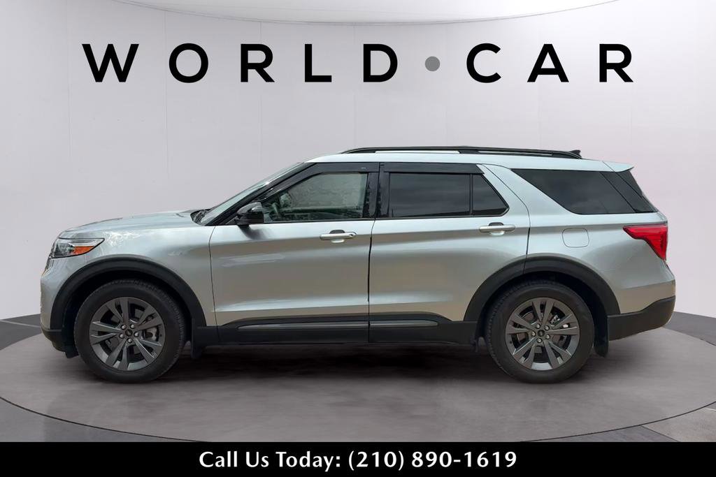 Used 2022 Ford Explorer XLT w/ Equipment Group 202A image 6