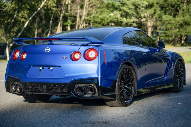 Used 2024 Nissan GT-R AWD/4WD image 8