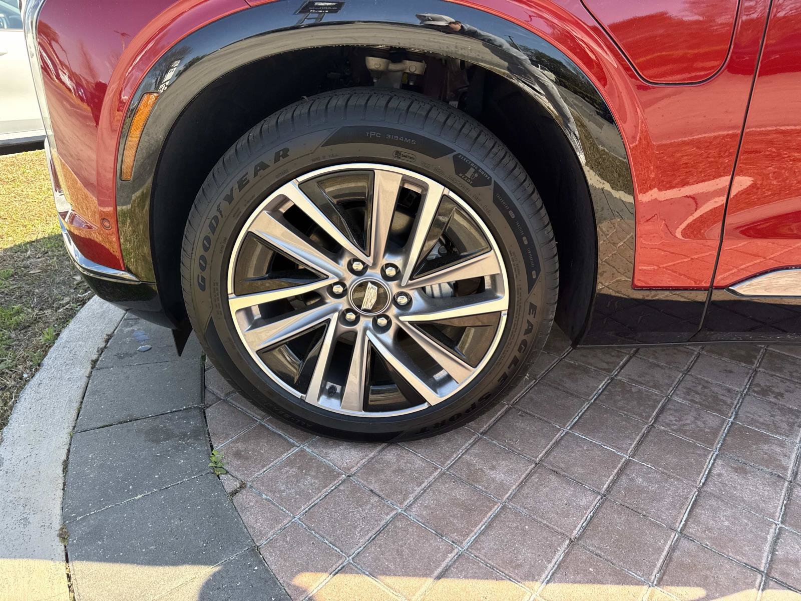New 2026 Cadillac Vistiq Sport w/ LPO, Floor Liner Package AWD/4WD image 9