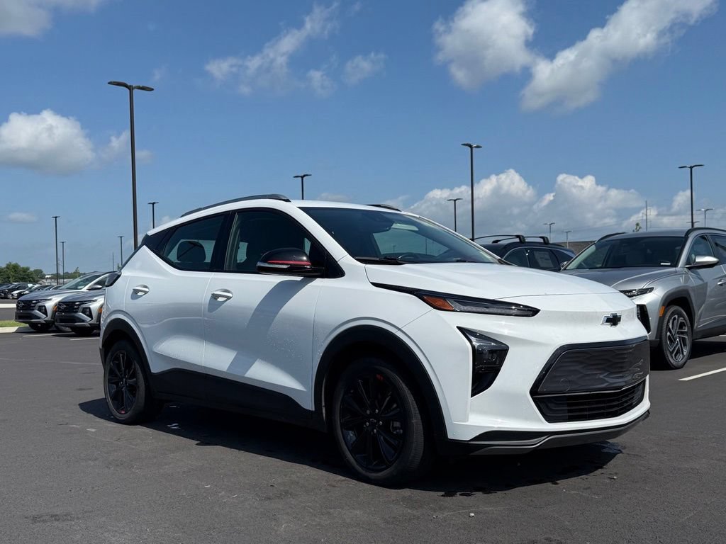 Used 2023 Chevrolet Bolt EUV LT w/ Convenience Package FWD image 3