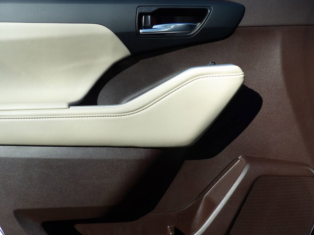 Used 2022 Toyota Highlander XLE image 8