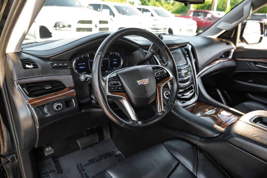 Used 2018 Cadillac Escalade Luxury RWD image 13