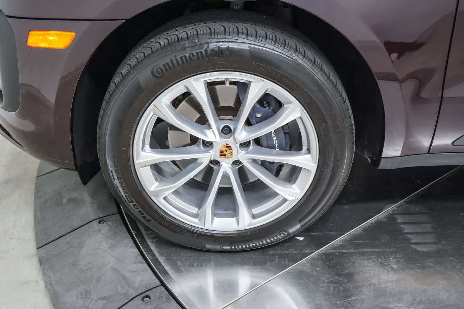 Certified 2024 Porsche Macan AWD/4WD image 14