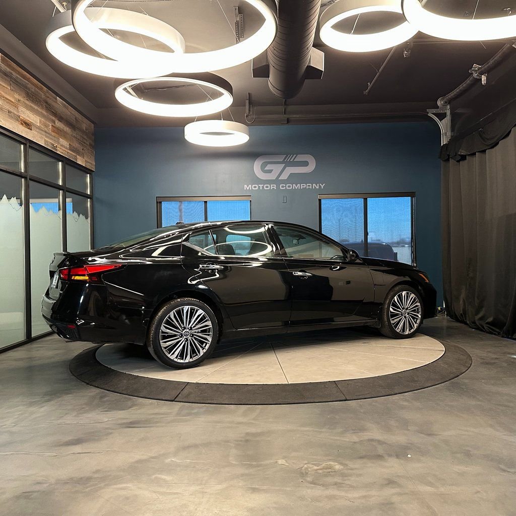 Used 2023 Nissan Altima 2.5 SL image 3