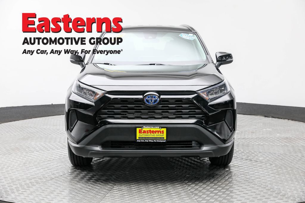 Used 2021 Toyota RAV4 LE image 2