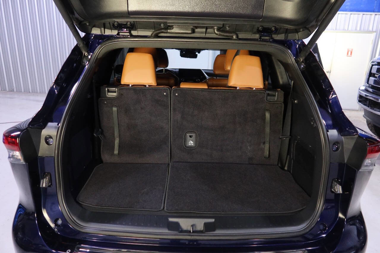 Used 2024 Toyota Highlander Platinum image 27