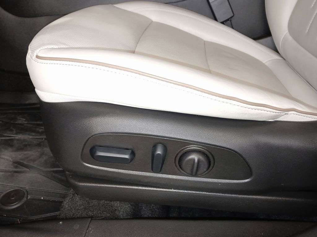 Used 2024 Buick Encore GX Avenir w/ Avenir Convenience Package FWD image 16