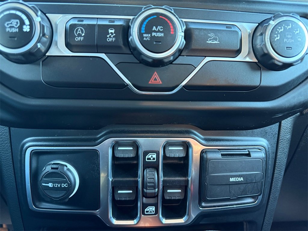 Used 2021 Jeep Gladiator Willys image 28