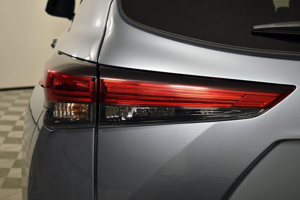 Used 2023 Toyota Highlander LE image 16