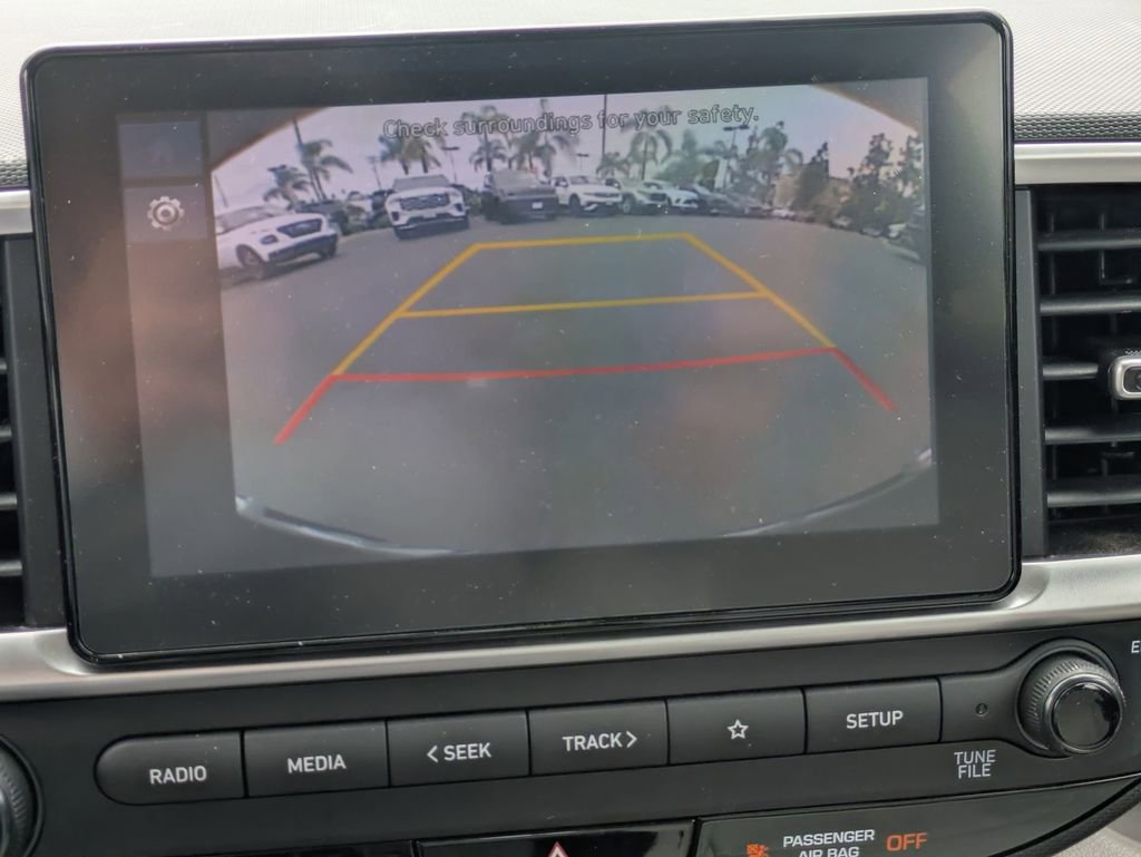 Used 2025 Hyundai Venue SEL FWD image 17