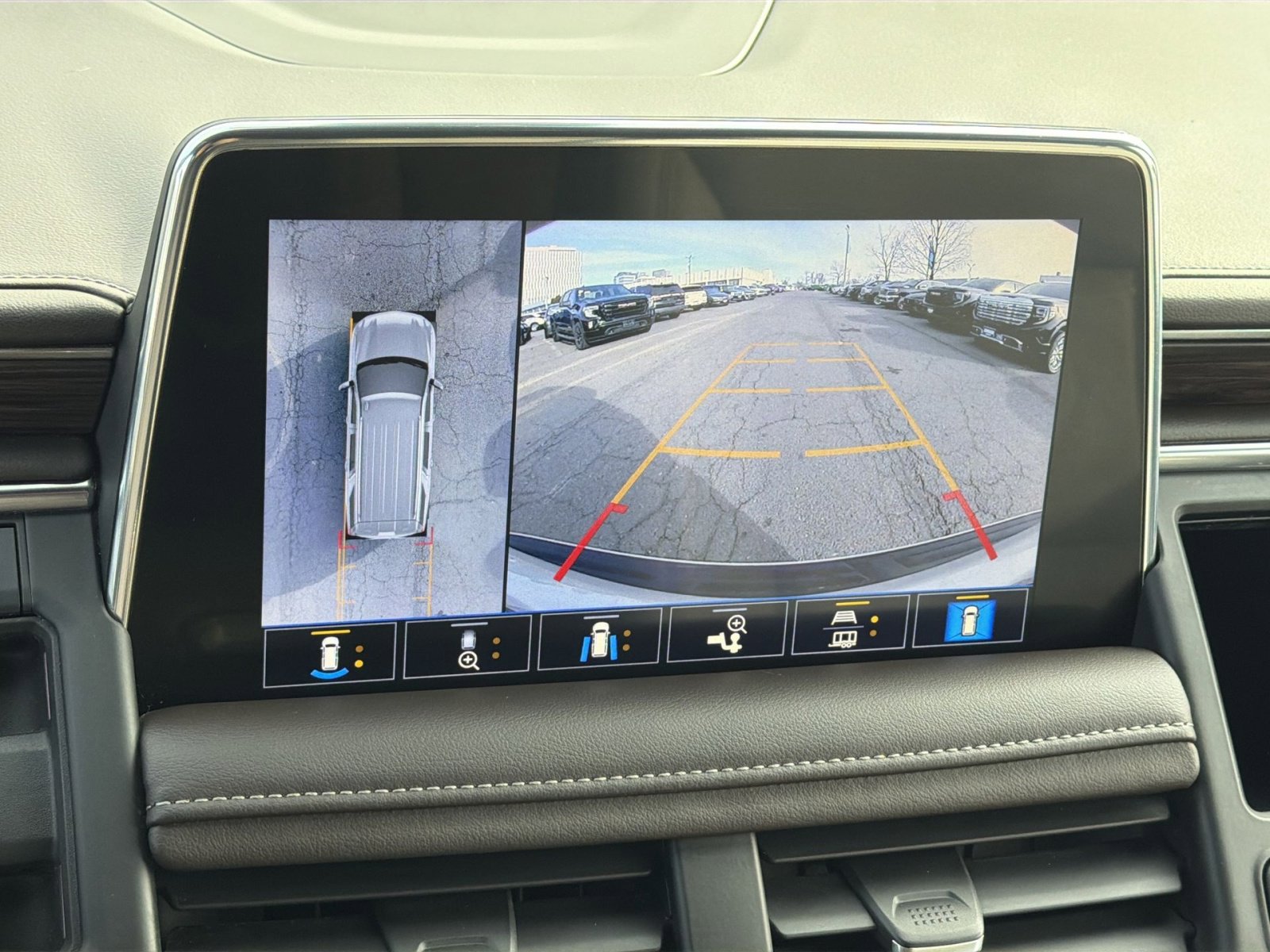 Used 2021 Chevrolet Suburban Z71 w/ Z71 Off-Road Package image 19