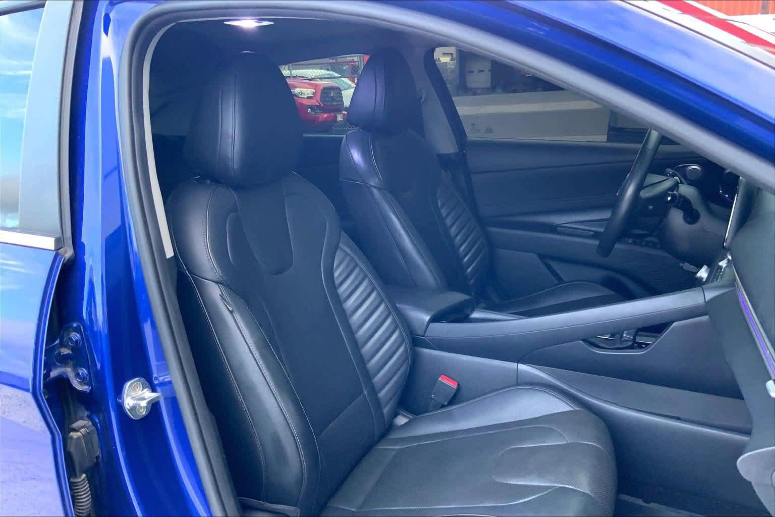 Used 2023 Hyundai Elantra Limited FWD image 13