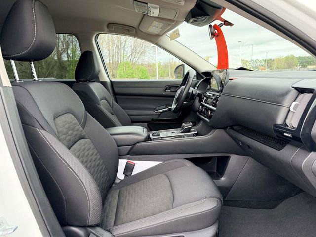 Used 2025 Nissan Pathfinder SV AWD/4WD image 10