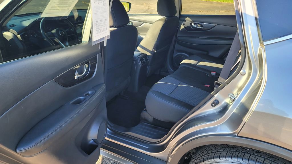 Used 2017 Nissan Rogue SV image 25