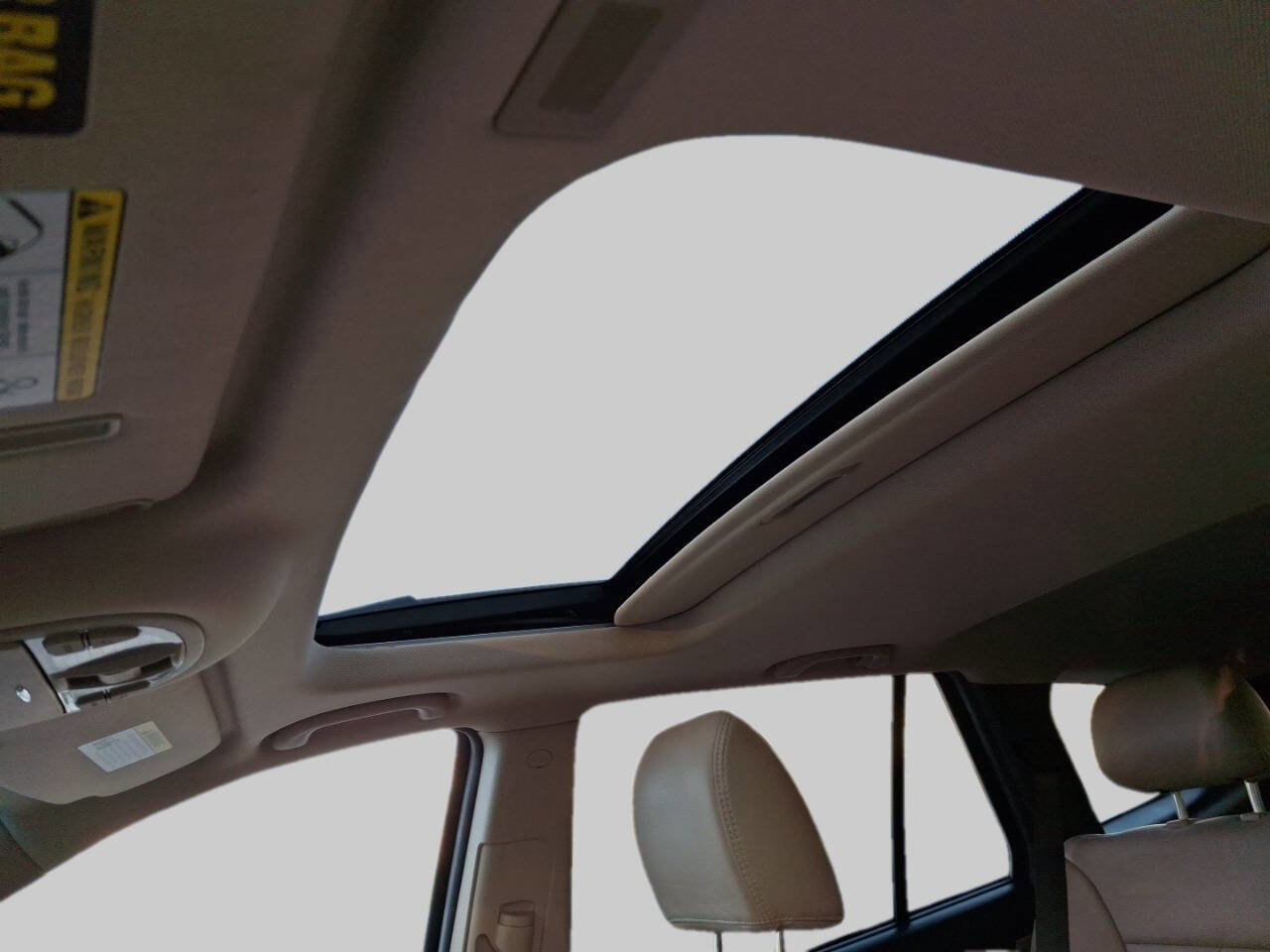 Used 2012 Hyundai Santa Fe Limited w/ Navigation Pkg 4 image 11