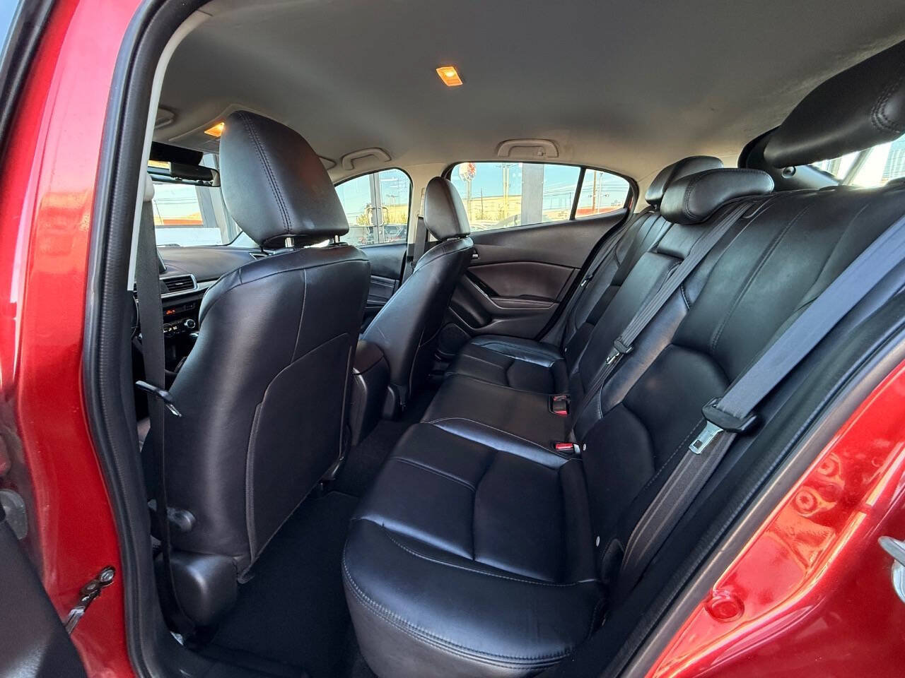 Used 2018 MAZDA MAZDA3 Touring FWD image 9
