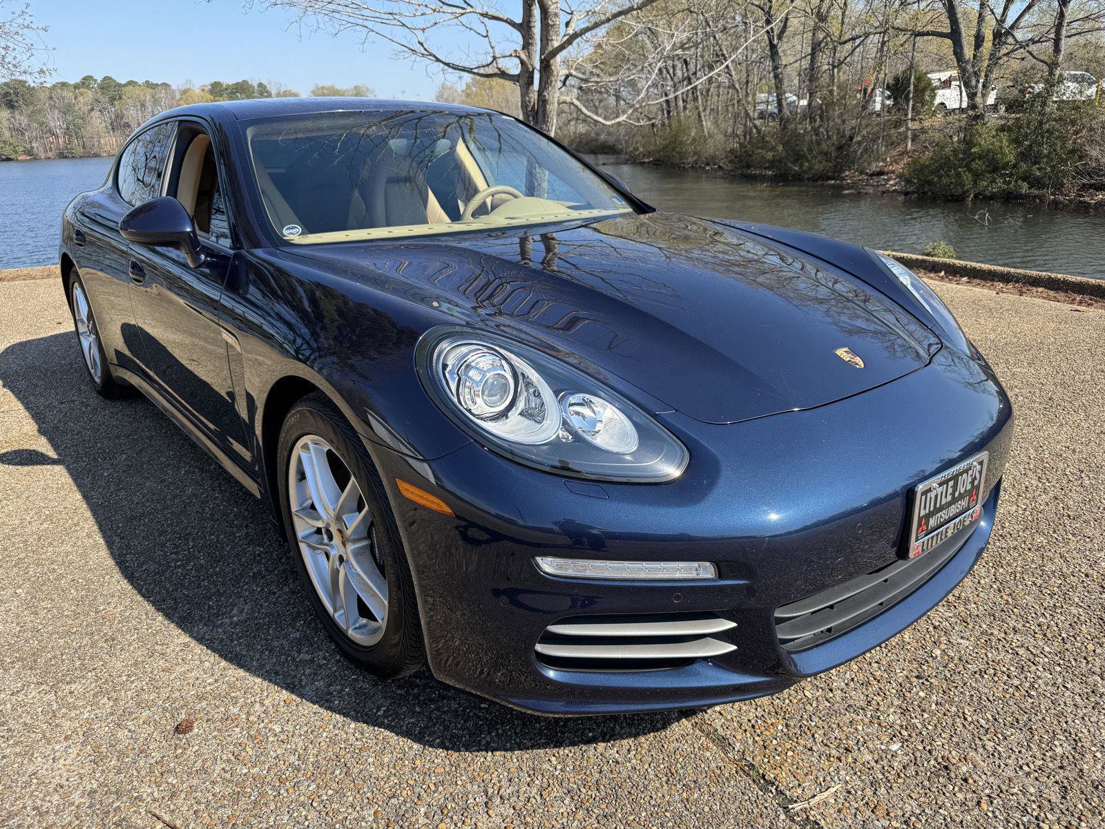 Used 2015 Porsche Panamera 4 image 1