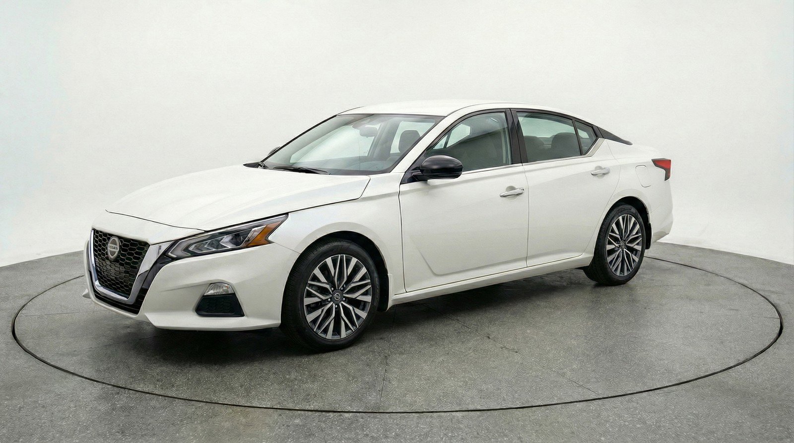 Used 2025 Nissan Altima 2.5 SV image 3