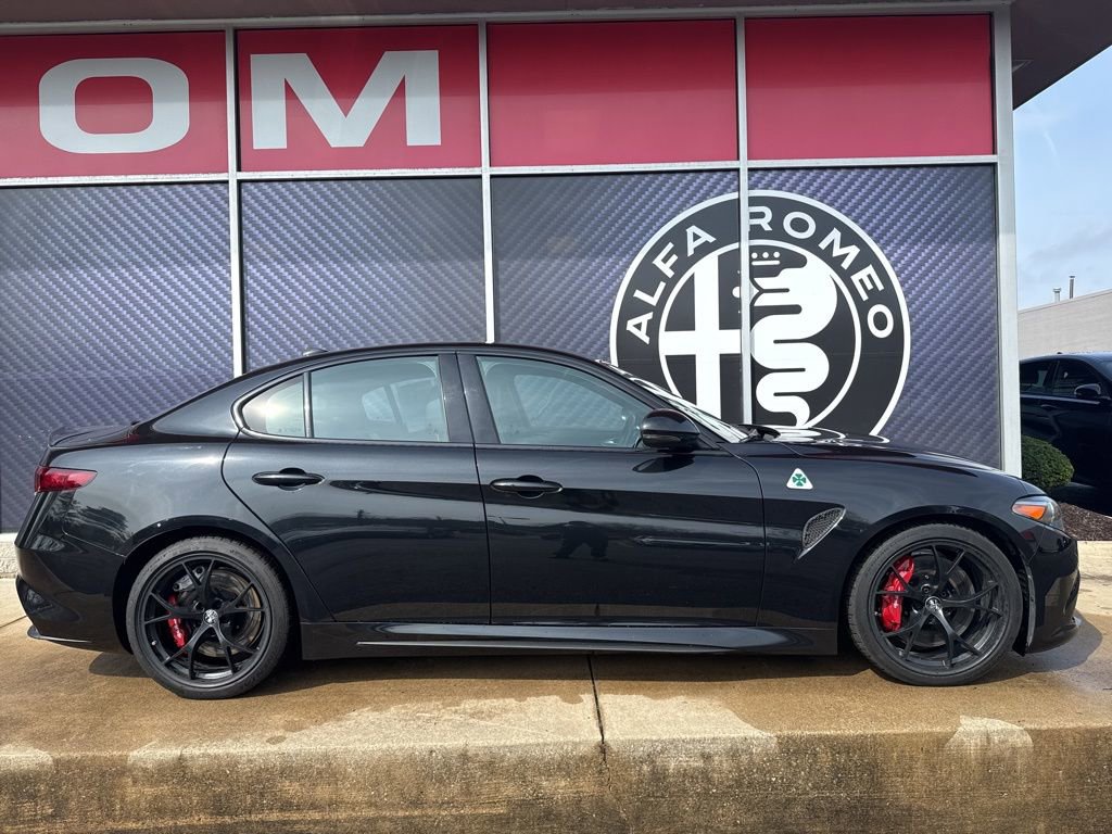 Used 2018 Alfa Romeo Giulia Quadrifoglio image 4