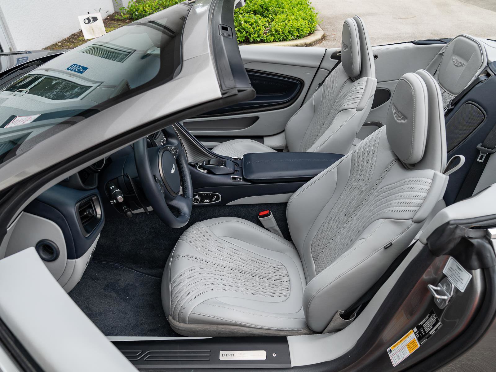 Used 2020 Aston Martin DB11 Volante image 18