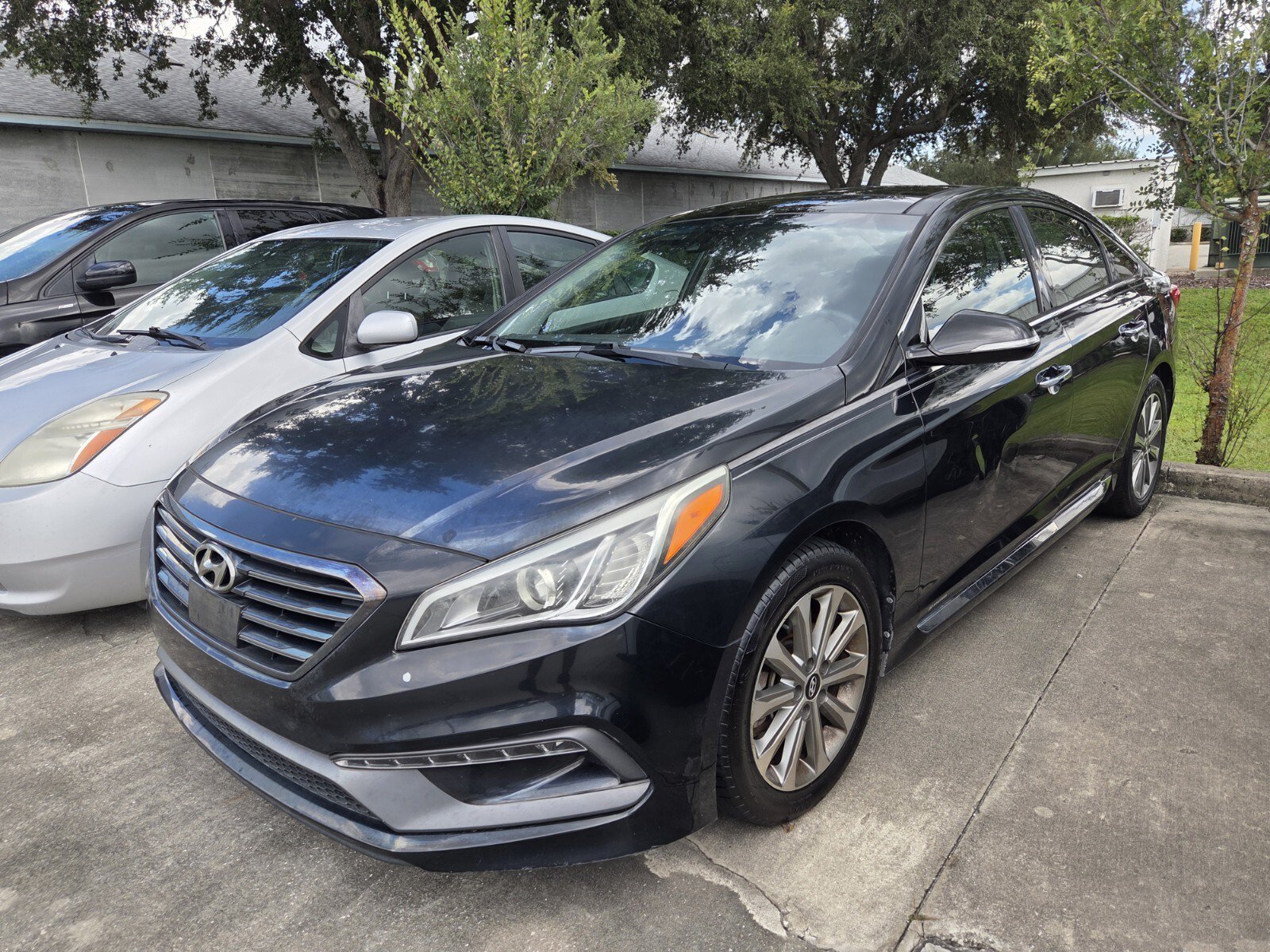 Used 2016 Hyundai Sonata Limited w/ Option Group 05 FWD image 3