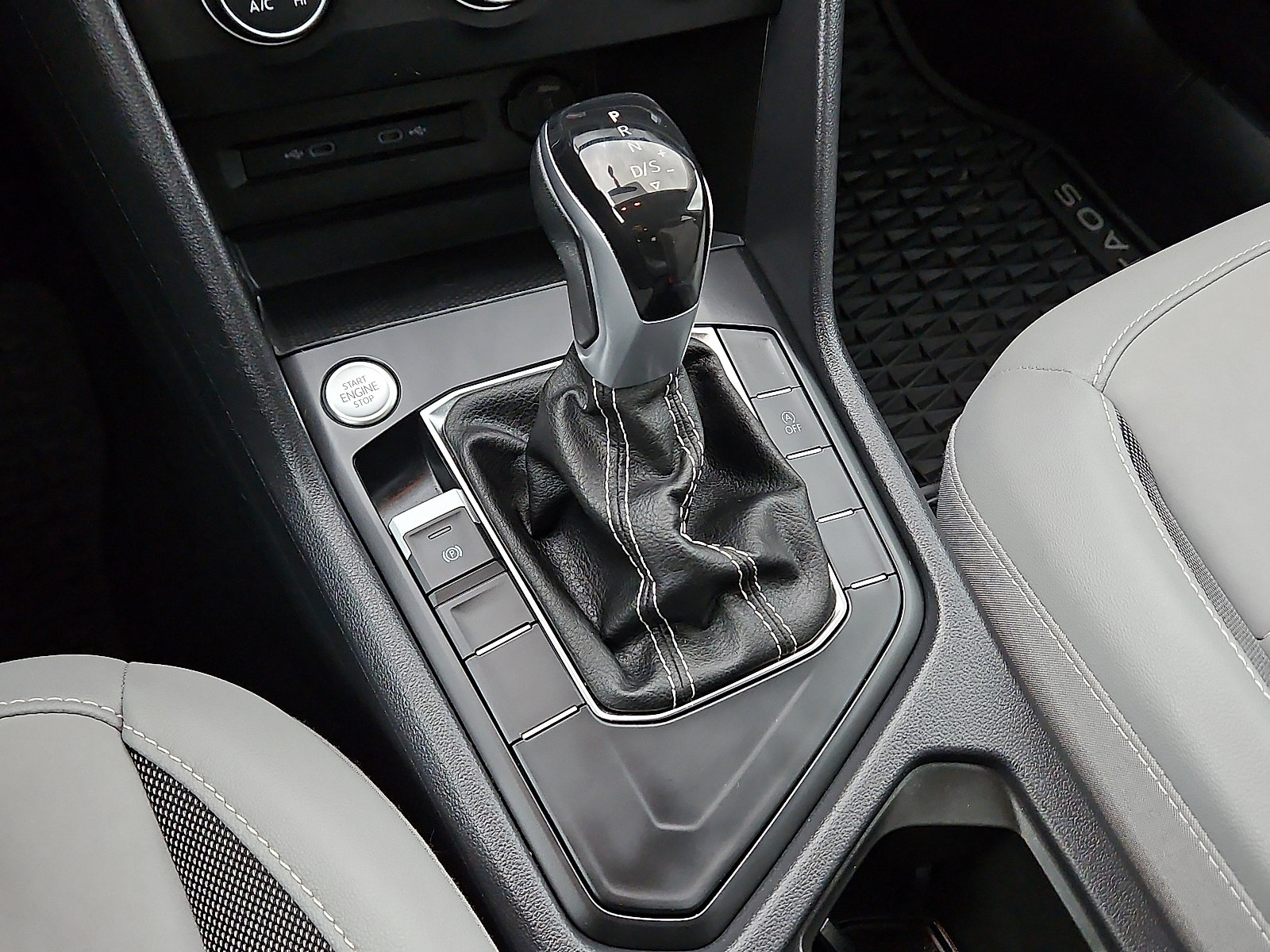 Certified 2022 Volkswagen Taos SE image 13