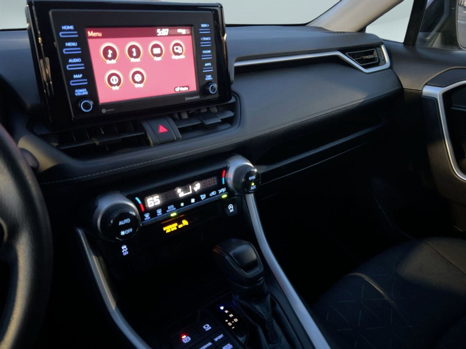 Used 2020 Toyota RAV4 XLE image 25