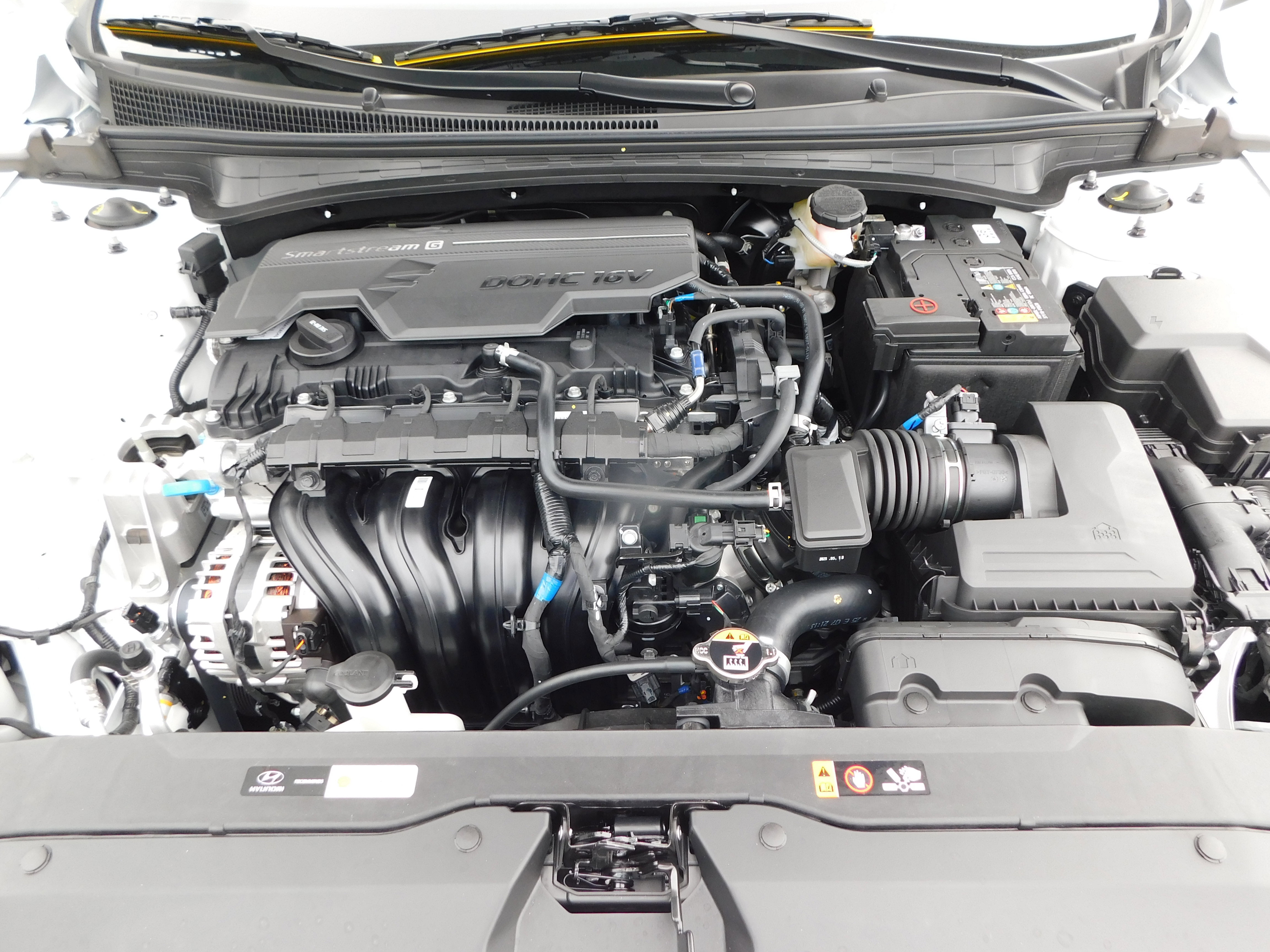 Certified 2025 Hyundai Elantra Sport image 12