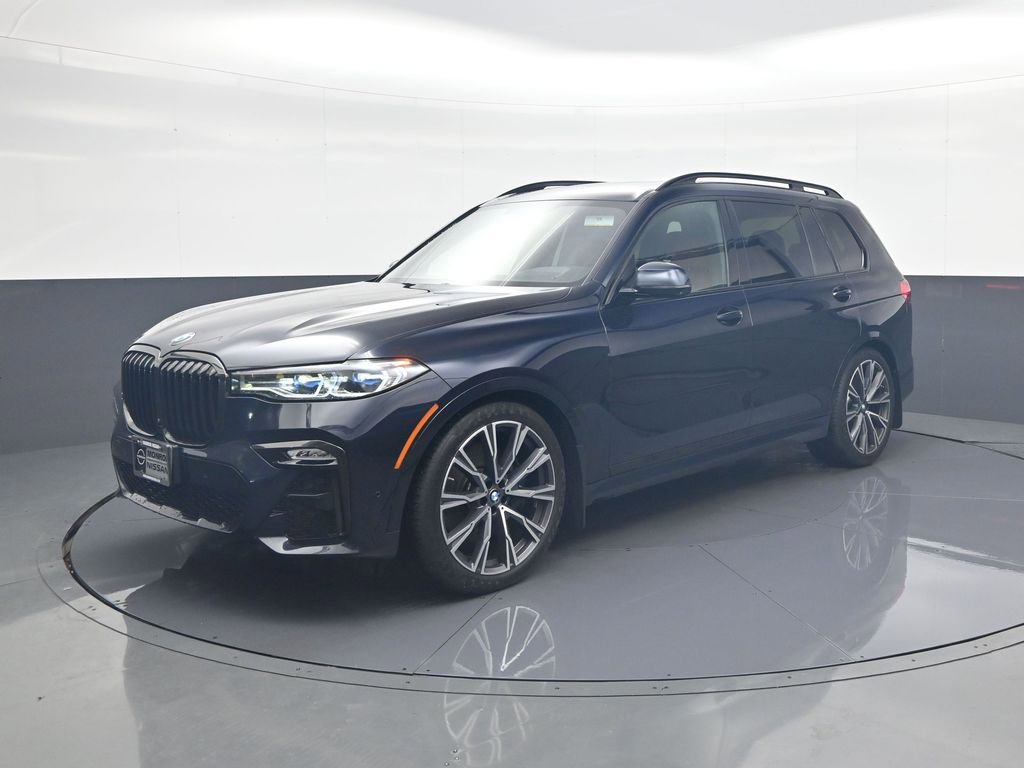 Used 2021 BMW X7 M50i w/ Executive Package image 2