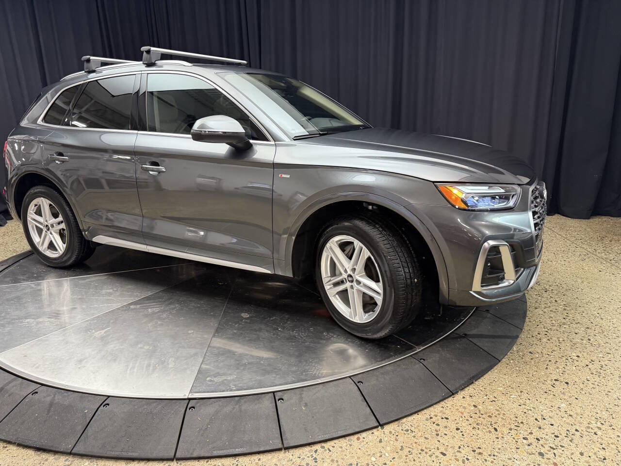 Used 2024 Audi Q5 e Premium w/ Convenience Package image 12