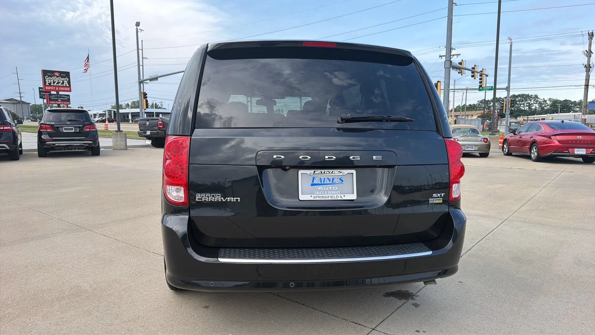 Used 2019 Dodge Grand Caravan SXT w/ Driver Convenience Group FWD image 16