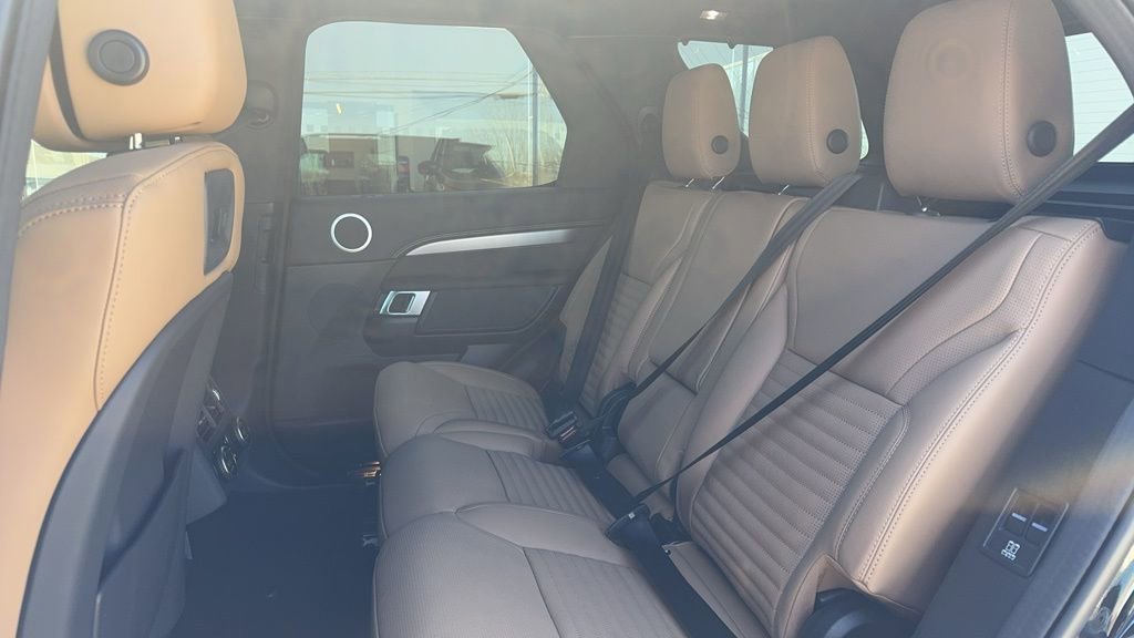 Used 2024 Land Rover Discovery Dynamic SE image 21