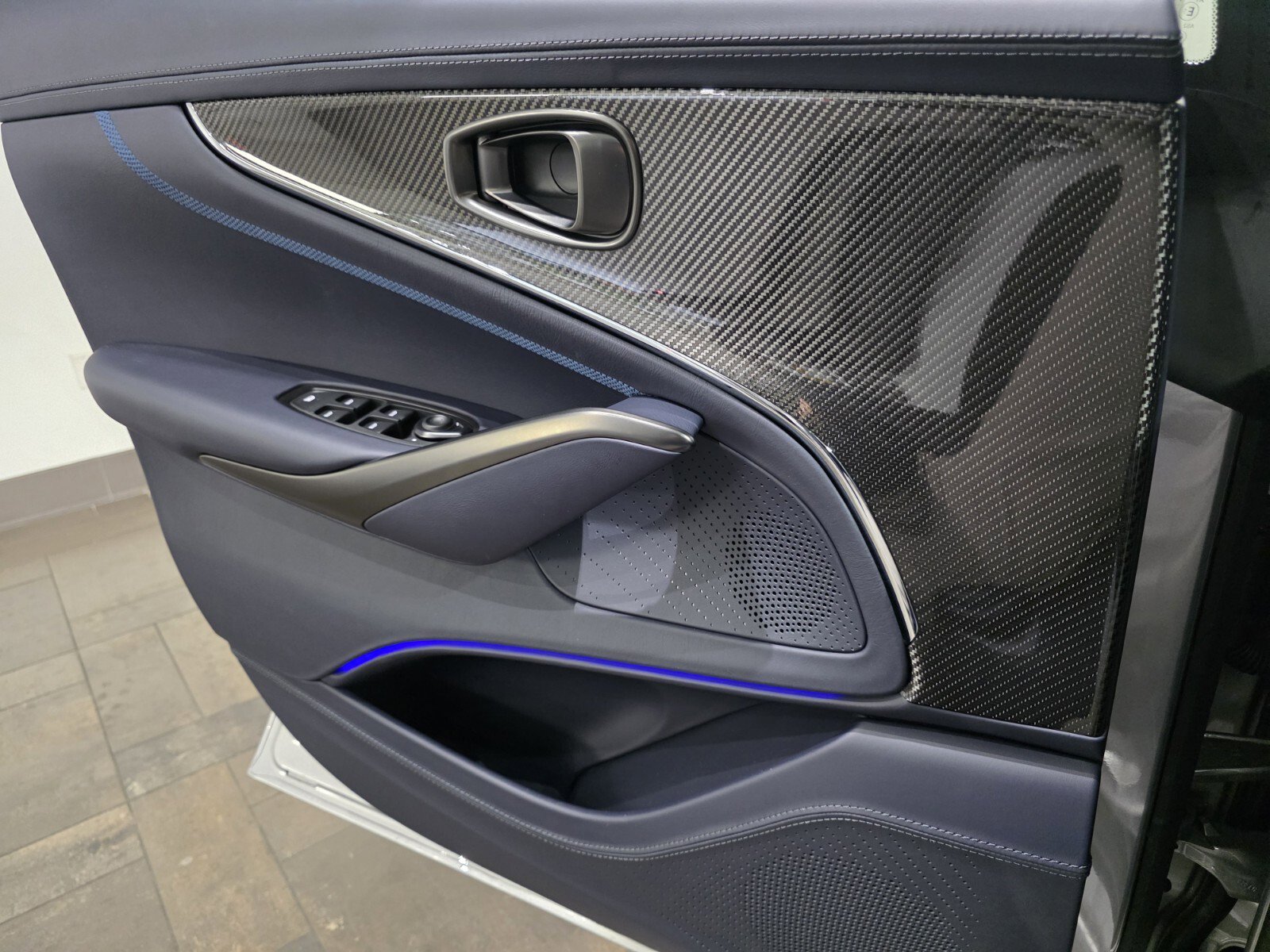 New 2026 Aston Martin DBX 707 image 16