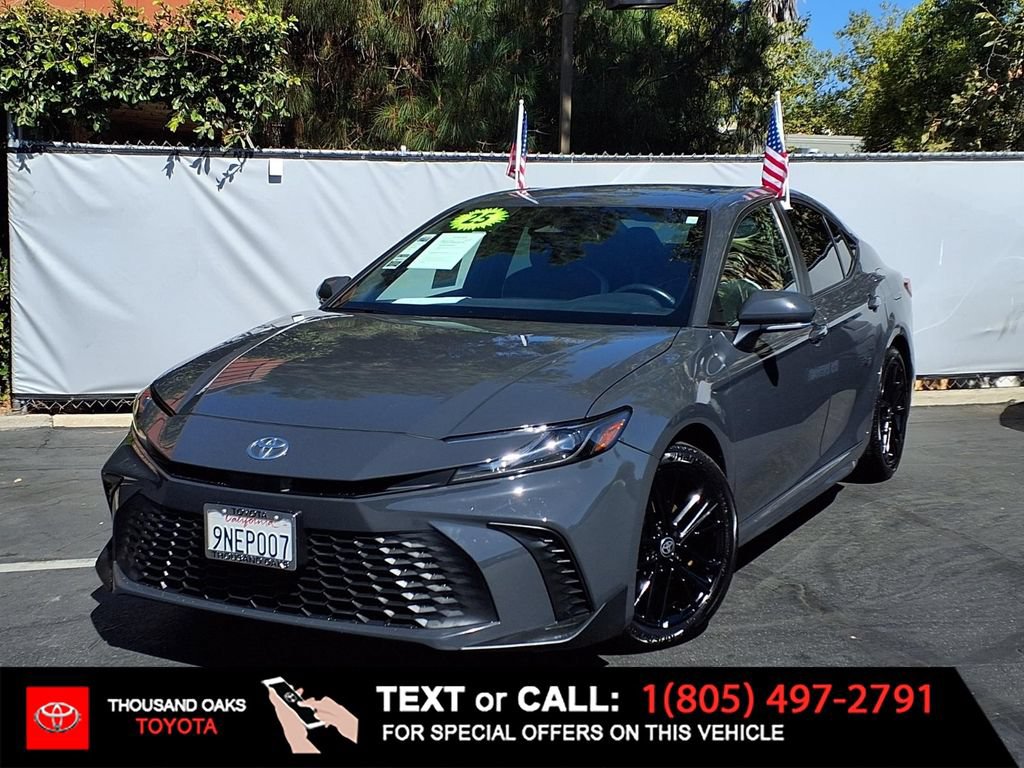 Used 2025 Toyota Camry SE FWD image 1